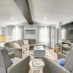 Galveston Getaway with Shared Yard, Walk to Seawall!