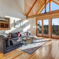 Mendocino Redwood Retreat Home & Cottage