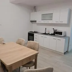Apartament 2 camere, bloc nou, lângă Promenada Moll, capacitate 4 persoane
