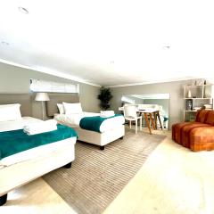 Lovely home 18km from Camps Bay, near Canal walk Mall