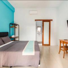 Greek House: Room w/Desk + Shared Pool&Kitchen /4