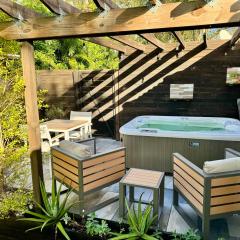 HOT TUB HOUSE ON GOLF COURSE! 10 MINs TO THE BEACH