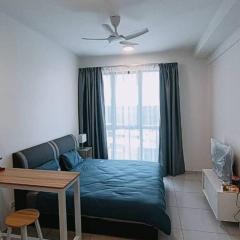 Cozy Sky Trees Bukit Indah with Smart TV l Pool B8