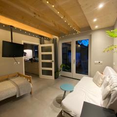 Homestay D36 cosy room and private bathroom