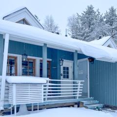 Lomakivakka - Roomy 2BD & loft by the lake, free wifi and sauna