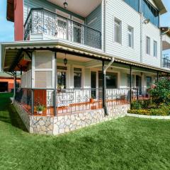 House with Garden and Balcony in Kartepe