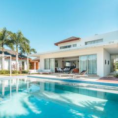 Luxurious and modern Villa with Pool at Yarari