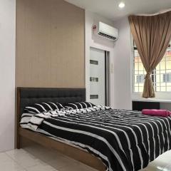 Muar 6 Bedrooms Semi-D With Security Guard Homestay 15-20pax