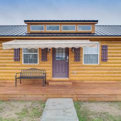 Cozy Texas Cabin with Porch, Near Hunting and Fishing!