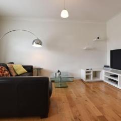 Modern 1 Bed Apt with parking