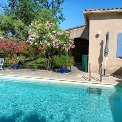 jolie villa avec piscine proche Avignon