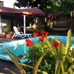 Cabañas con piscina en la entrada de Oberá