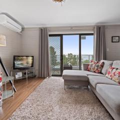 Summit 9 - Stylish 3BR Apartment l Amazing Lake Views l WiFi l BBQ l Air-Con