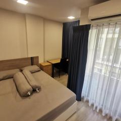 Cozy room, BKK for short and long term rentals, 10mins walk to BTS, 25mins taxi to DMK airport