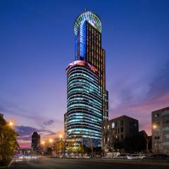 Novotel Atlantis Shanghai - Price and value breakfast in the clouds with river view in the revolving restaurant &24h free self-laundry