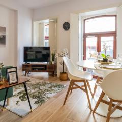 Old Town 1BR Duplex by LovelyStay