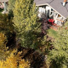 Creek Front Duplex Close to Lifts with Hot Tub