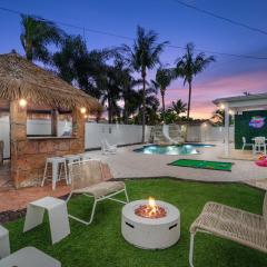 Tropical Villa Oasis - Salt Pool, BBQ, Game Room, Hot Tub, Luxury Amenities!