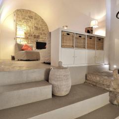 Authentic Cave House in the heart of the Village!