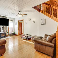 Charming Tannersville Home with Fire Pit and Deck!