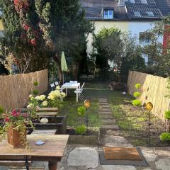 The Peaceful Garden Family Stay with Free Parking