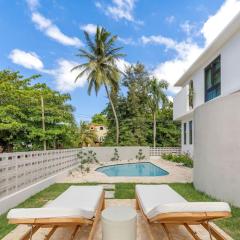 Casa Loba Luxe Apartment with pool and ocean views