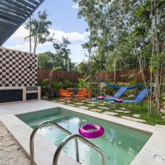 Shes moody TULUM 3 bed penthouse with yard pools rooftop aircon 15 minute drive to the beach