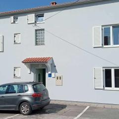 Apartments with parking space Njivice, Krk - 21773