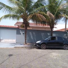 Casa em Peruíbe a 500 m da praia