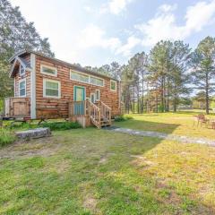 Peaceful Getaway In Charming Tiny House