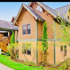 Cozy Castle Hill Condo Okemo