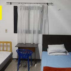 Rooms in an apartment with a separate private entrance in Nasr City, Cairo, Egypt near the new Malaysian students building, the Abana, Al-Fajr Institute for teaching languages 15 min from Cairo International Airport, 25 min downtown and 40 min to pyramids