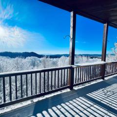 Bucket List Views Sugar Mountain Private Condo - 2bed, 2bath, Sleeps 6, Panoramic Views of Mountains from Large Deck, Short Drive to Shopping, Restaurants, Cafes & Banner Elk Town