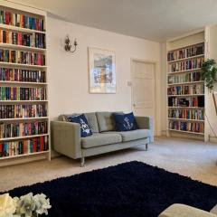 Dartmouth Town Centre nautical stylish apartment is perfect for couples with a happy and homely feel being only 30 meters from the sea but set back and quiet with everything on your doorstep a gorgeous place to explore the Devon beaches 5 star feedback