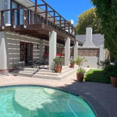 Pinoak Self Catering Cottages - Constantia