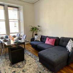 Traveller Award Winner 2024 - Edinburgh Apartment with 3 Beds