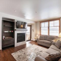 Warm & Cozy Zephyr Mountain Lodge condo with Arapahoe Forest and Corridor Ski Trail Views condo