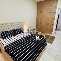 Master Room with attach Bathroom Near Mall of the Emirates