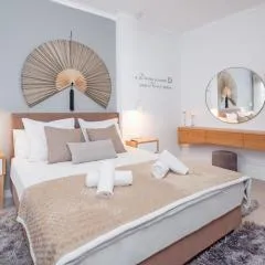 Singer Design Suite - Luxury 60sqm Urban Retreat in Kalamata