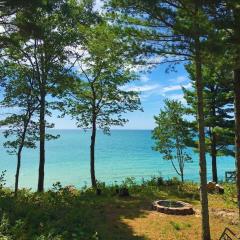 Beachfront~Private Sand Beach~Close Mackinac Ferry