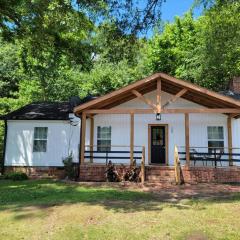 Town-Center Sanctuary:Cozy 3BD for Relocation