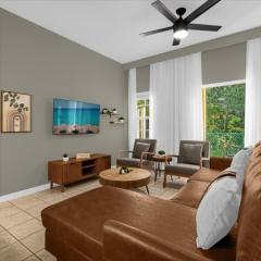 3 Bedrooms 25 Bathrooms Lake Berkley 1121Pr