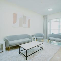 CitiHome - Contemporary 1BR with Dubai Marina Glimpse