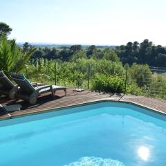 Chalet, quiet, with view and pool (at summertime)