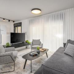 Designed 2BDR&2Bth w Parking- mahne yehuda sea u jerusalem