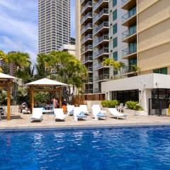 Minutes to Beach Pool Gym WFH Station Lanai