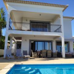 17 ° West, Lux. Inf. Pool villa, 5 minutes to the sandy beach, WiFi