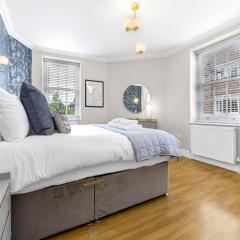 Central Charm: Stylish & Comfy 2BR Flat in Central