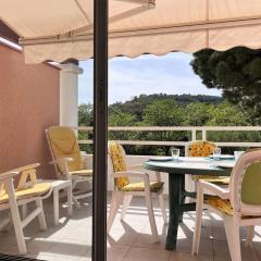 Appartement en bord de mer avec terrasse, 3 pièces, 4 couchages, parking privé au Lavandou - FR-1-251-555