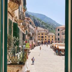 Spacious 1Bedroom on the Main Square of Kotor